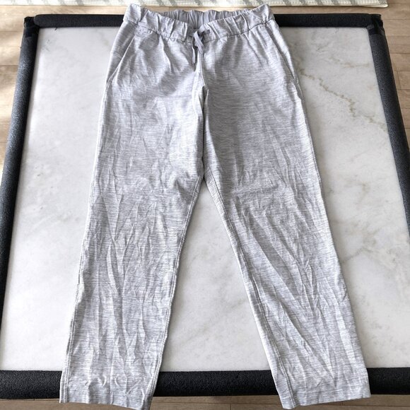 Lululemon On The Fly Pant / pants (size 8) Luxtreme, light grey, striped pattern - Picture 6 of 9